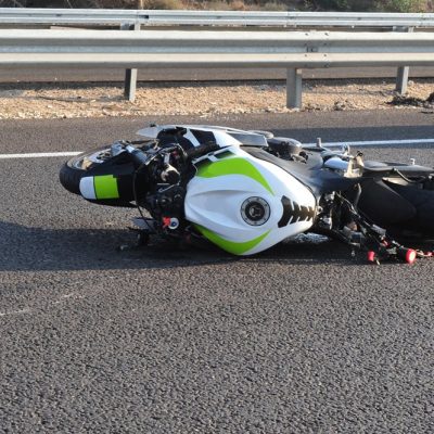 Motorcycle Crashes on I-35: Merges, Crosswinds & Debris
